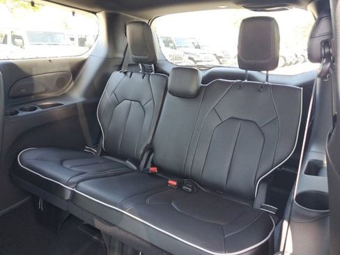 New 2024 Chrysler Pacifica Limited w/ S Appearance Package image 9