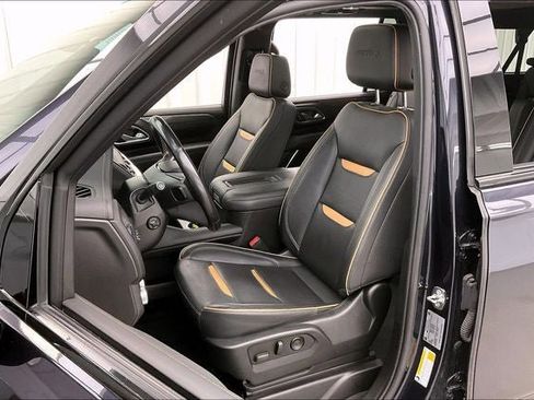 Used 2023 GMC Yukon XL AT4 w/ Technology Package AWD/4WD image 8
