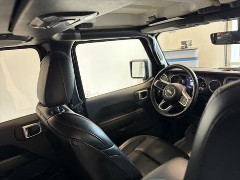 Used 2021 Jeep Wrangler Unlimited Sahara w/ Uconnect 4C Nav & Sound Group AWD/4WD image 32