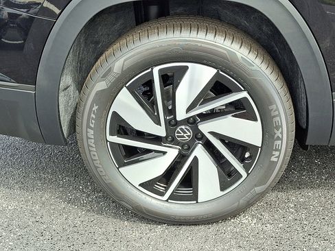 New 2026 Volkswagen Atlas SE image 5