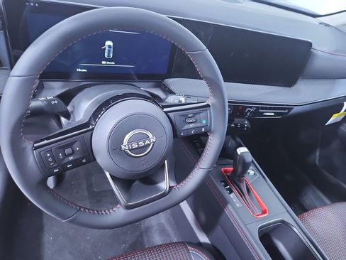 New 2025 Nissan Kicks SR image 12