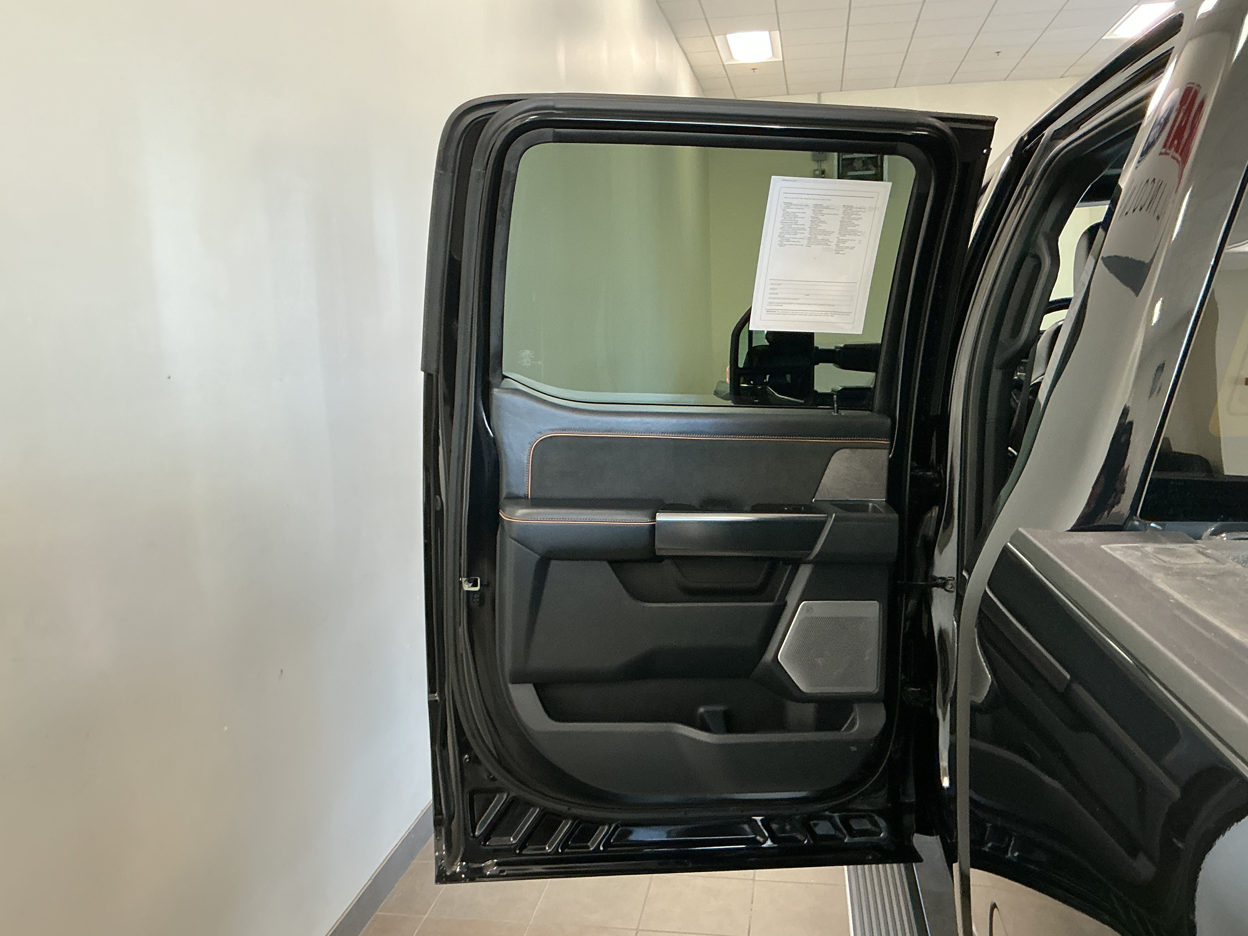 Used 2024 Ford F350 Platinum w/ FX4 Off-Road Package AWD/4WD image 8