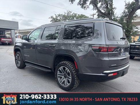 Used 2022 Jeep Wagoneer Series III AWD/4WD image 5