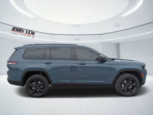 New 2026 Jeep Grand Cherokee L Limited w/ Limited Altitude Package RWD image 2