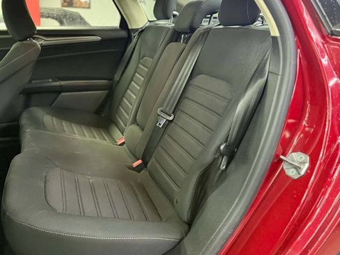 Used 2020 Ford Fusion SE image 12