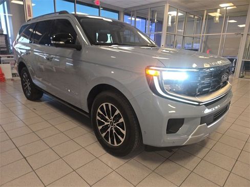 Used 2025 Ford Expedition Platinum image 2