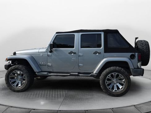 Used 2017 Jeep Wrangler Unlimited Sahara AWD/4WD image 2