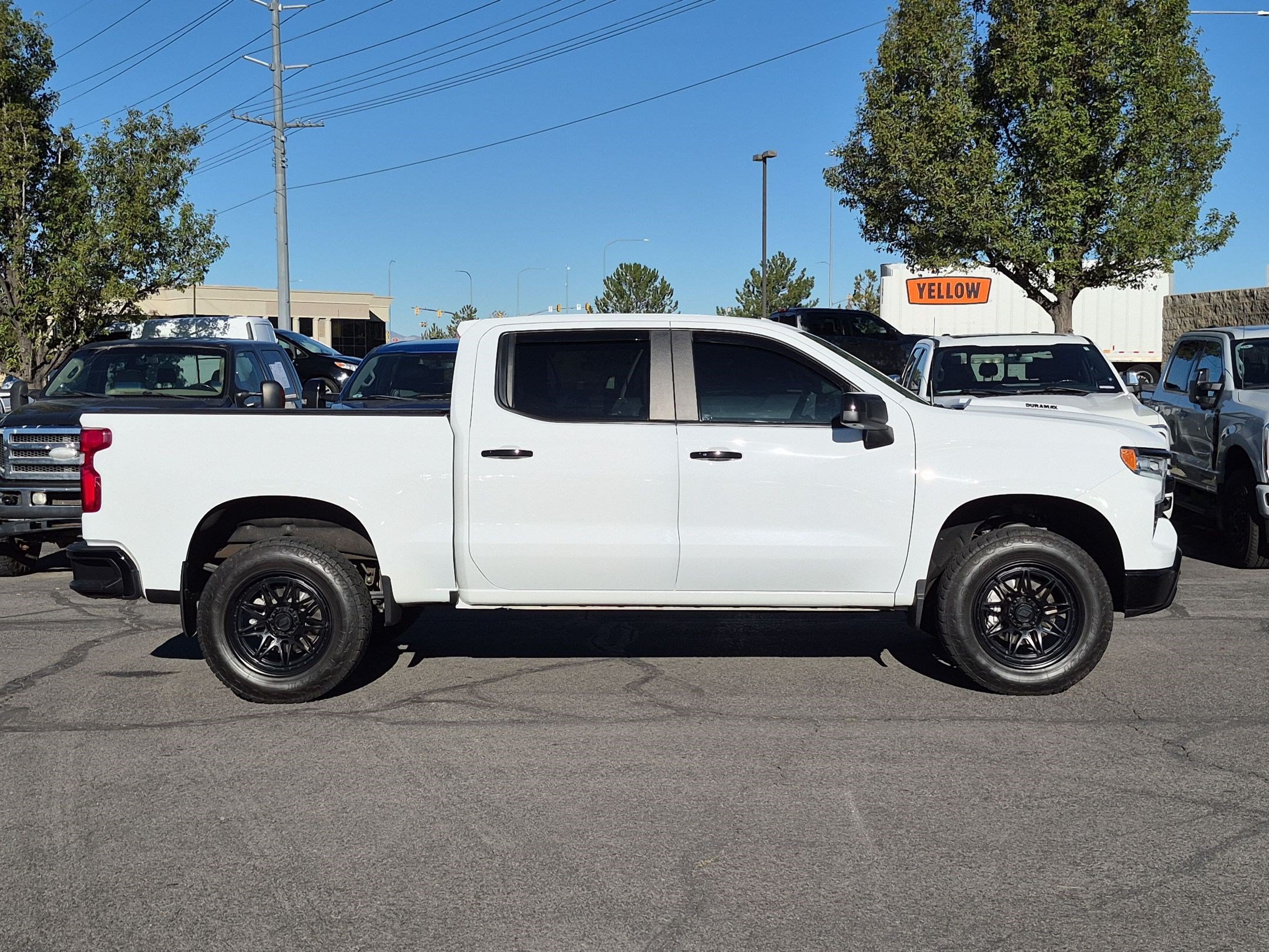 Used 2025 Chevrolet Silverado 1500 LT Trail Boss w/ Convenience Package II AWD/4WD image 2