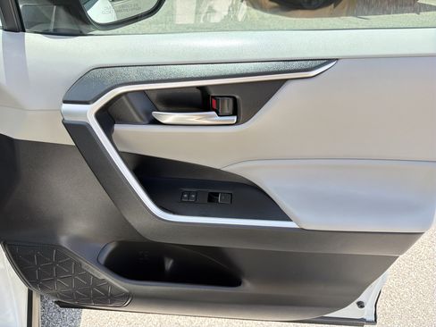 Certified 2022 Toyota RAV4 XLE FWD image 24