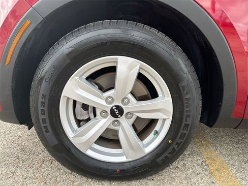 Used 2023 Kia Sorento LX image 12