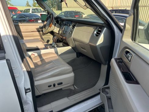 Used 2010 Ford Expedition Limited image 8