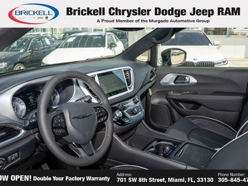 New 2026 Chrysler Pacifica Limited FWD image 15