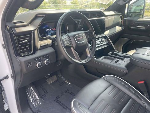 Used 2025 GMC Sierra 2500 AT4X AWD/4WD image 7