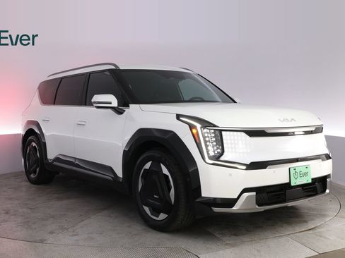 Used 2024 Kia EV9 Land AWD/4WD image 13