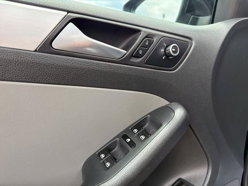 Used 2013 Volkswagen Jetta SEL FWD image 13