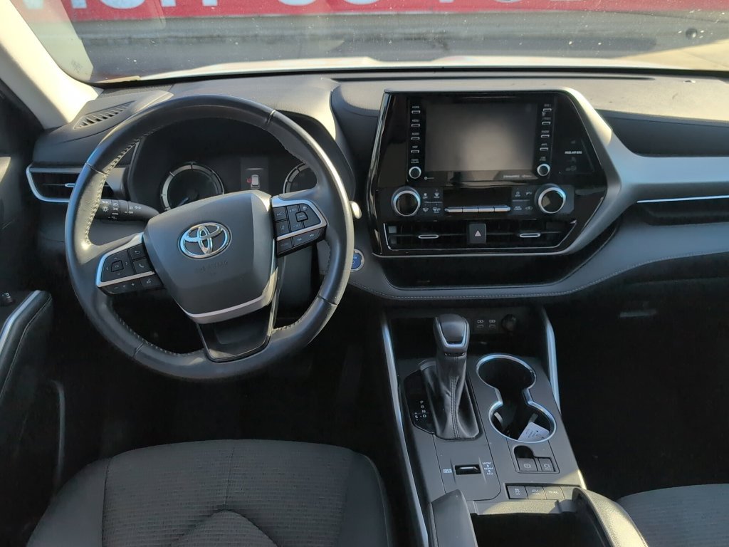 Used 2022 Toyota Highlander LE AWD/4WD image 11