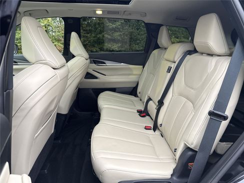 Certified 2025 INFINITI QX60 Luxe image 9