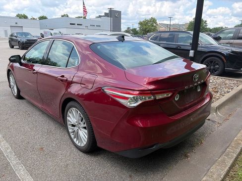 Used 2018 Toyota Camry XLE w/ Audio Package FWD image 8