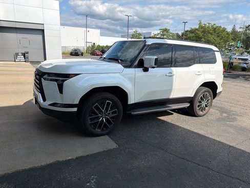 Used 2025 Lexus GX 550 w/ Accessory Package (2T) AWD/4WD image 3