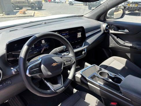 Used 2025 Chevrolet Equinox LT AWD/4WD image 8