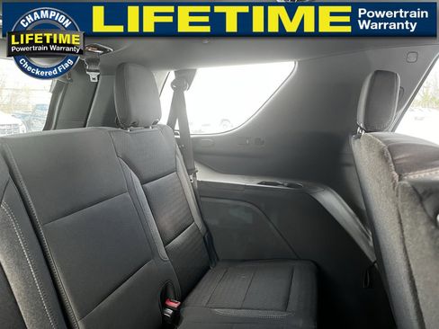 Used 2023 GMC Yukon SLE w/ Gmc Pro Safety Plus Package image 32