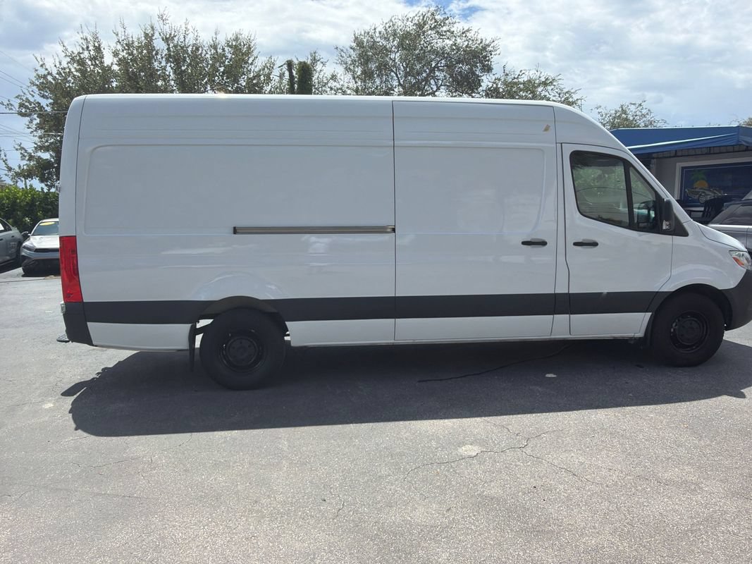 Used 2025 Mercedes-Benz Sprinter 2500 image 7