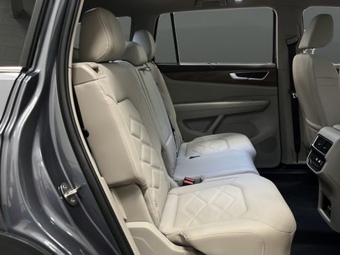Used 2025 Volkswagen Atlas SE AWD/4WD image 26