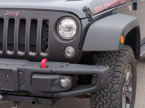 Used 2018 Jeep Wrangler Unlimited Rubicon w/ Connectivity Group image 11