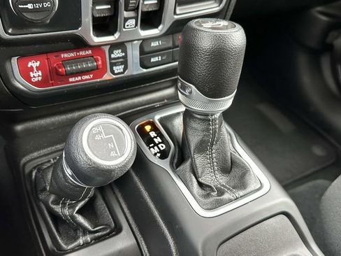 Used 2024 Jeep Wrangler Rubicon image 18