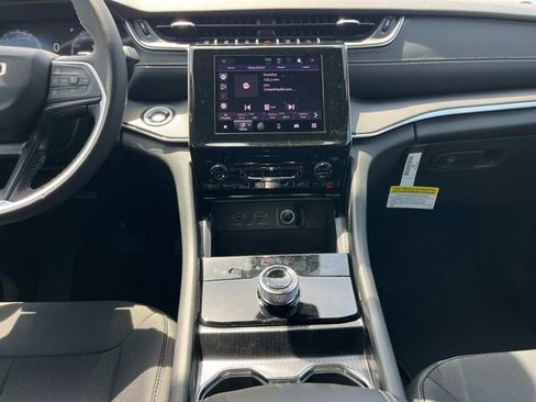 New 2026 Jeep Grand Cherokee Laredo AWD/4WD image 18