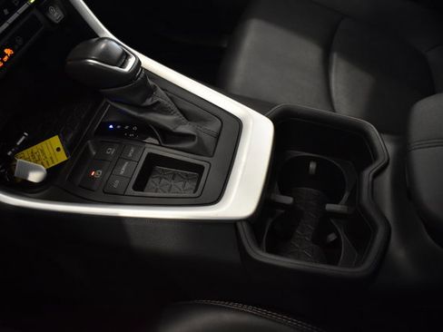 Used 2022 Toyota RAV4 XLE Premium image 20