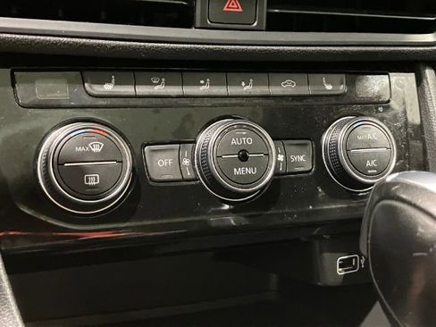 Used 2019 Volkswagen Jetta SE FWD image 24