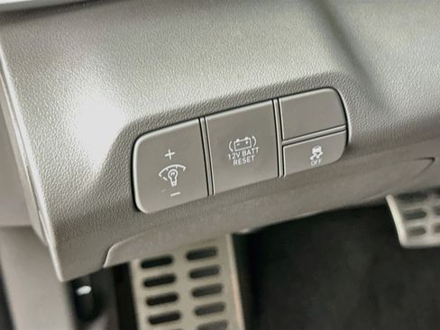 Used 2025 Hyundai Elantra SEL FWD image 17