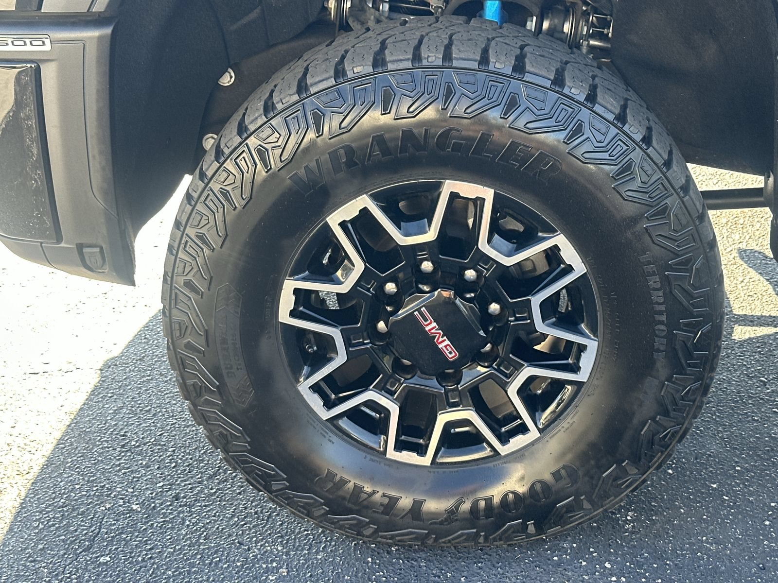 Used 2025 GMC Sierra 2500 AT4X AWD/4WD image 13