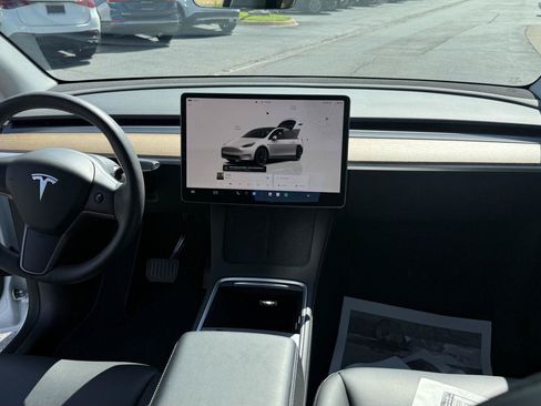 Used 2023 Tesla Model Y Long Range AWD/4WD image 16