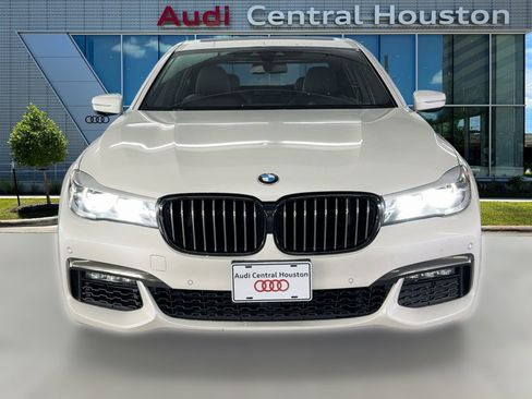 Used 2019 BMW 740i w/ Executive Package image 6