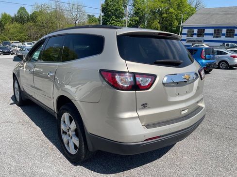 Used 2016 Chevrolet Traverse LT w/ Style and Technology Package FWD image 8