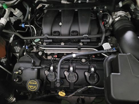 Used 2019 Ford Explorer XLT w/ Equipment Group 202A AWD/4WD image 30