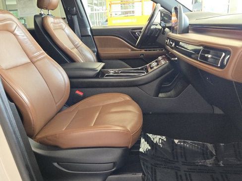 Used 2022 Lincoln Aviator Reserve AWD/4WD image 3