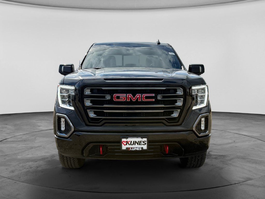 Used 2022 GMC Sierra 1500 AT4 w/ AT4 Preferred Package AWD/4WD image 3