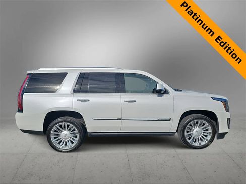 Used 2017 Cadillac Escalade Platinum image 9