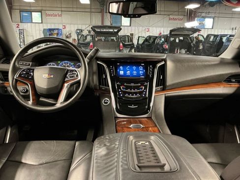 Used 2015 Cadillac Escalade Luxury AWD/4WD image 18