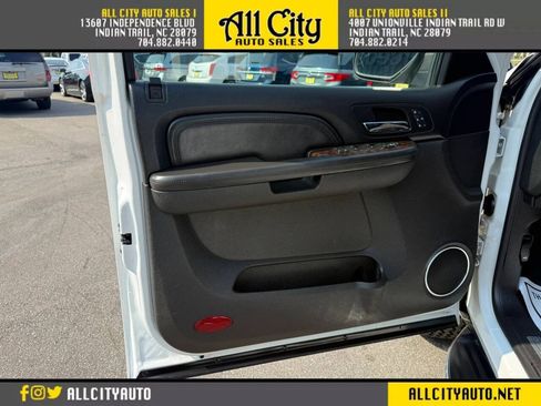 Used 2009 GMC Yukon XL Denali RWD image 9