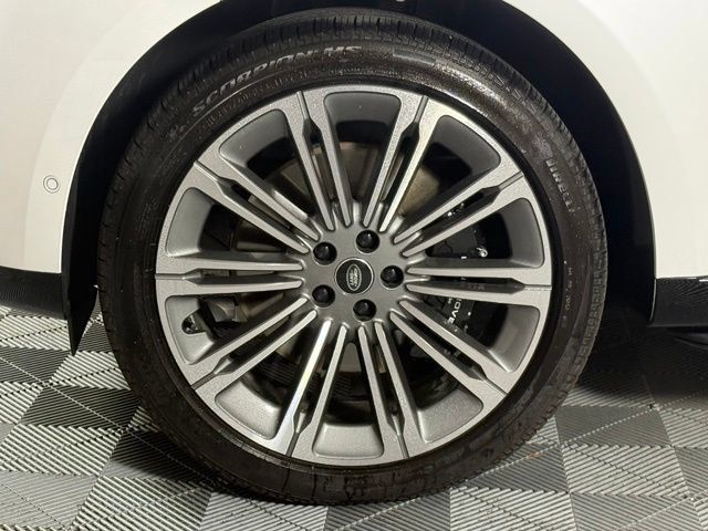 Used 2025 Land Rover Range Rover Long Wheelbase Autobiography AWD/4WD image 13