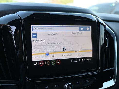 Used 2023 Chevrolet Traverse Premier FWD image 11