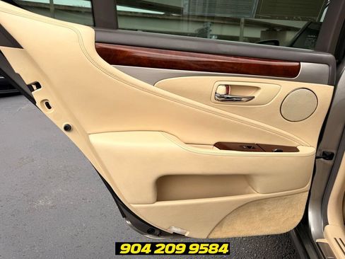 Used 2016 Lexus LS 460 w/ Comfort Package RWD image 28
