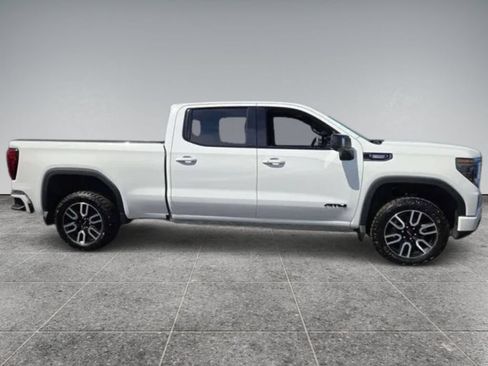 Used 2025 GMC Sierra 1500 AT4 w/ AT4 Premium Package AWD/4WD image 4