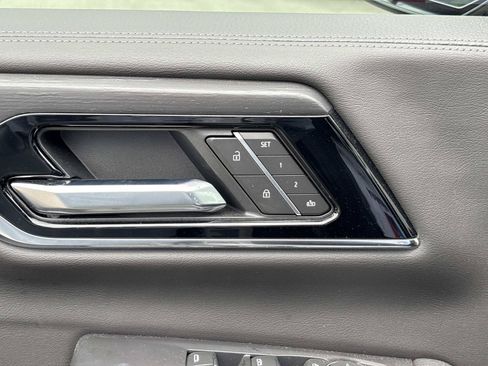 Used 2025 GMC Yukon Denali w/ Denali Reserve Package AWD/4WD image 14