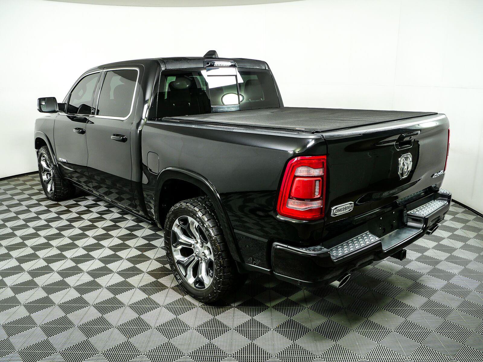 Used 2023 RAM 1500 Limited AWD/4WD image 3