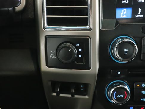 Used 2017 Ford F250 Lariat w/ Chrome Package image 5